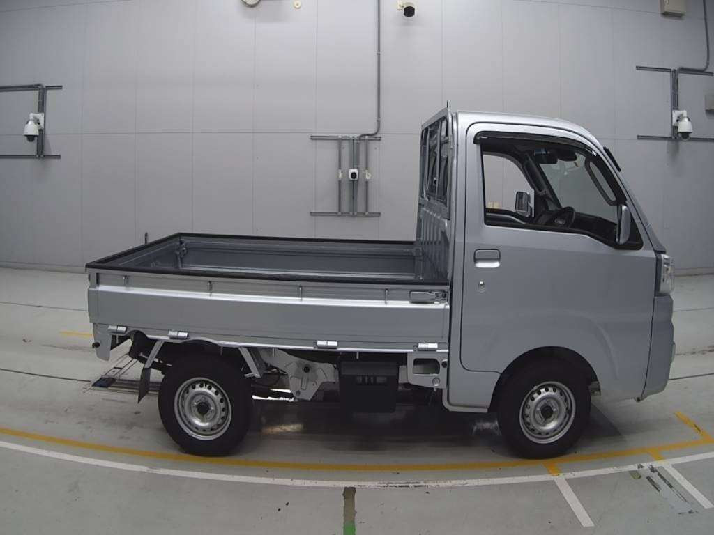 2020 Daihatsu Hijet Truck S510P[2]