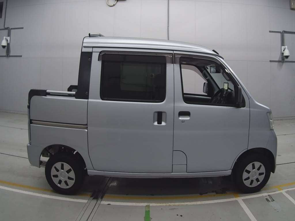 2011 Daihatsu Hijet Cargo S321W[2]