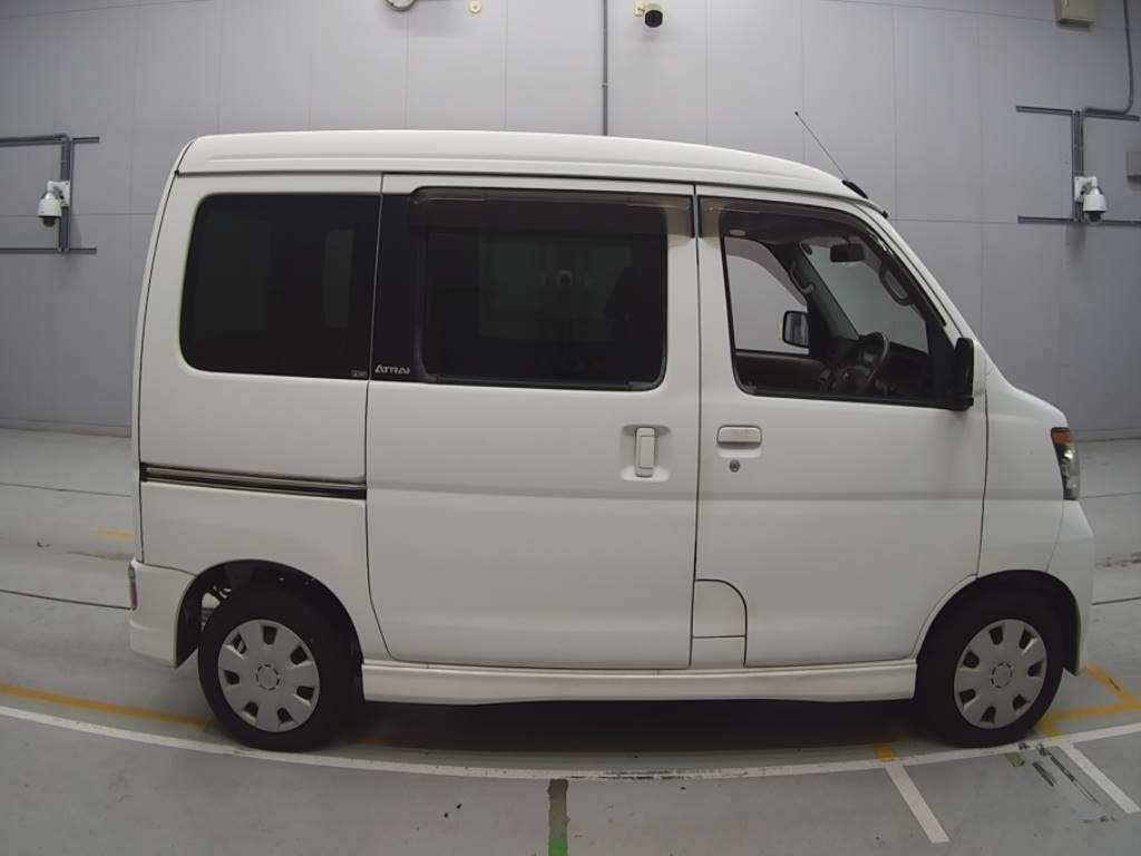 2012 Daihatsu Atrai Wagon S321G[2]