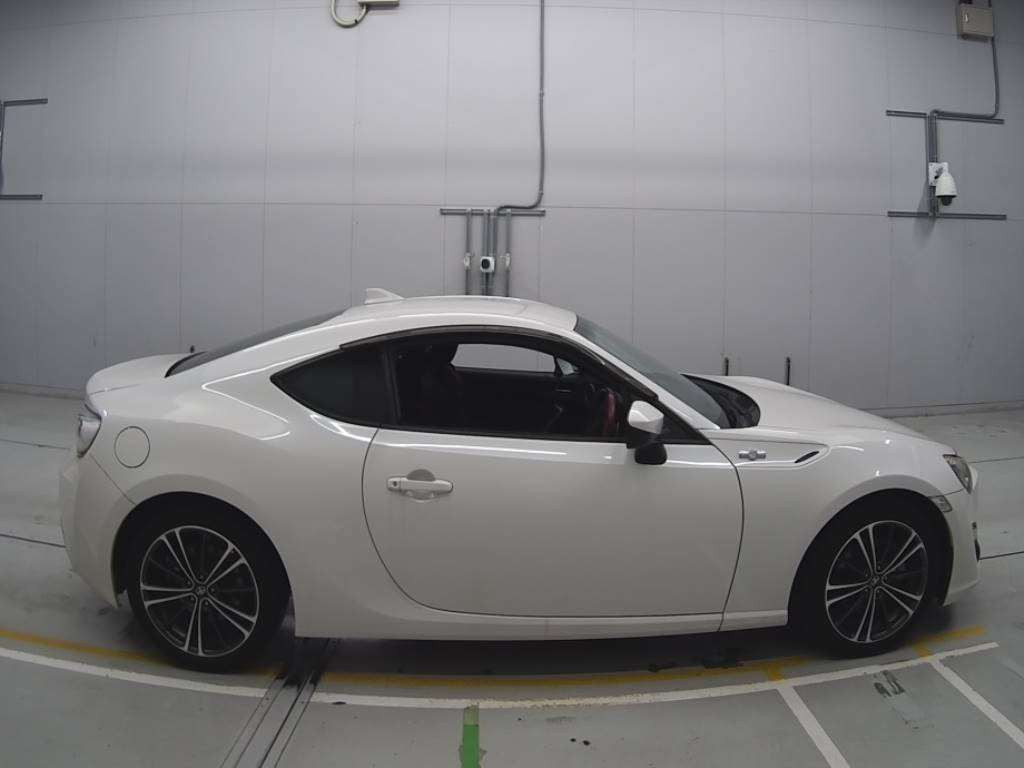 2014 Toyota 86 ZN6[2]