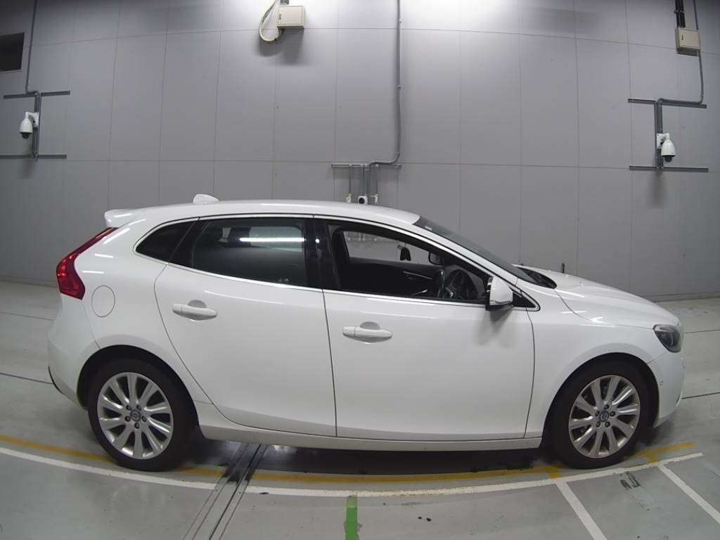 2014 Volvo V40 MB4164T[2]