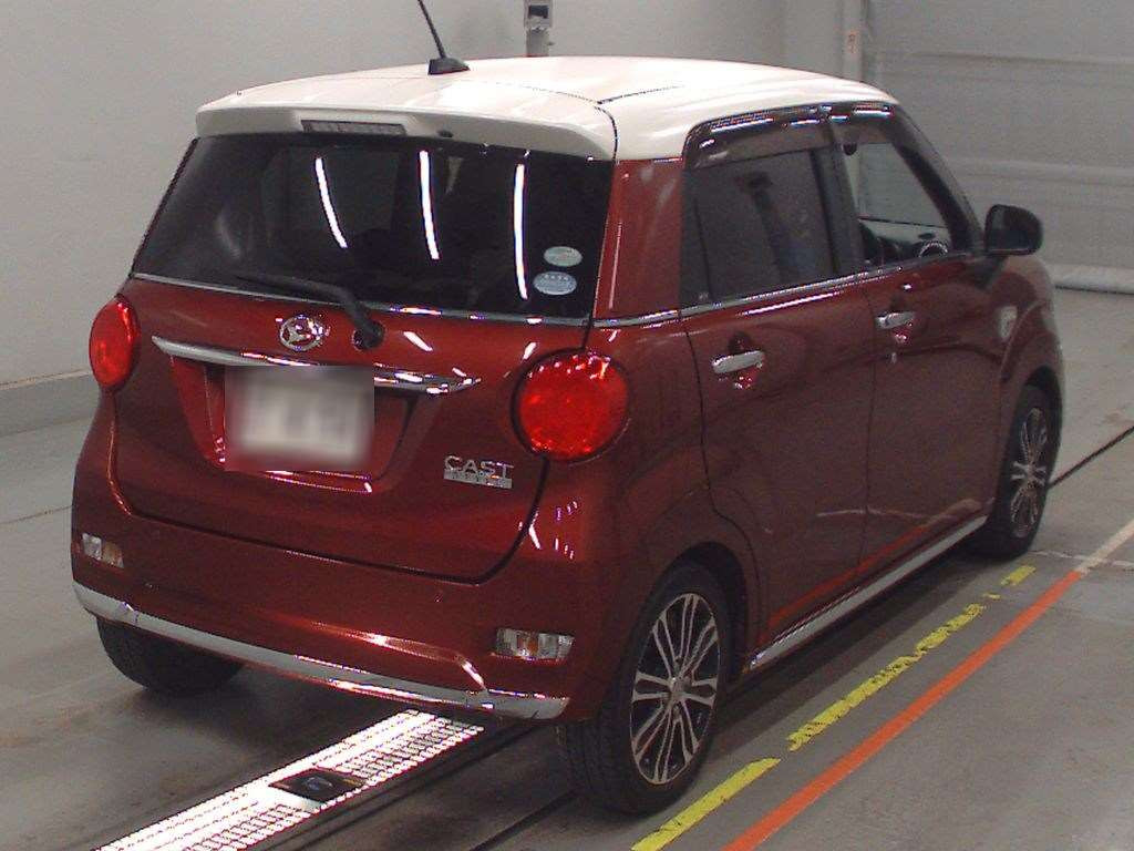 2015 Daihatsu Cast LA250S[1]