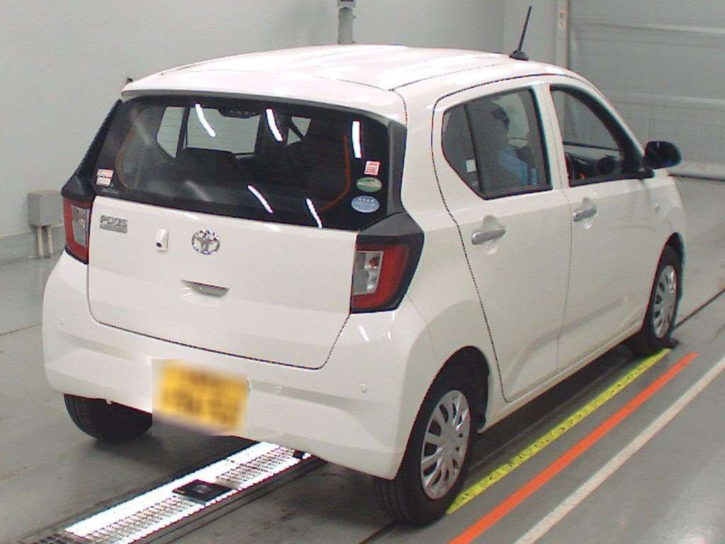 2018 Toyota Pixis Epoch LA350A[1]