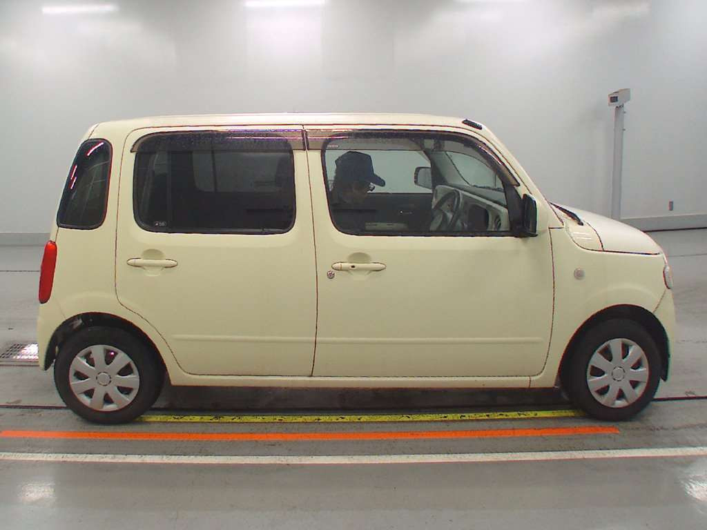 2009 Daihatsu Mira Cocoa L675S[2]