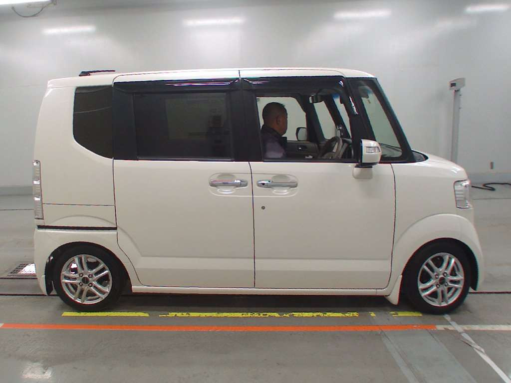 2016 Honda N-BOX JF1[2]