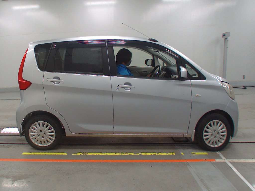 2013 Mitsubishi eK Wagon B11W[2]