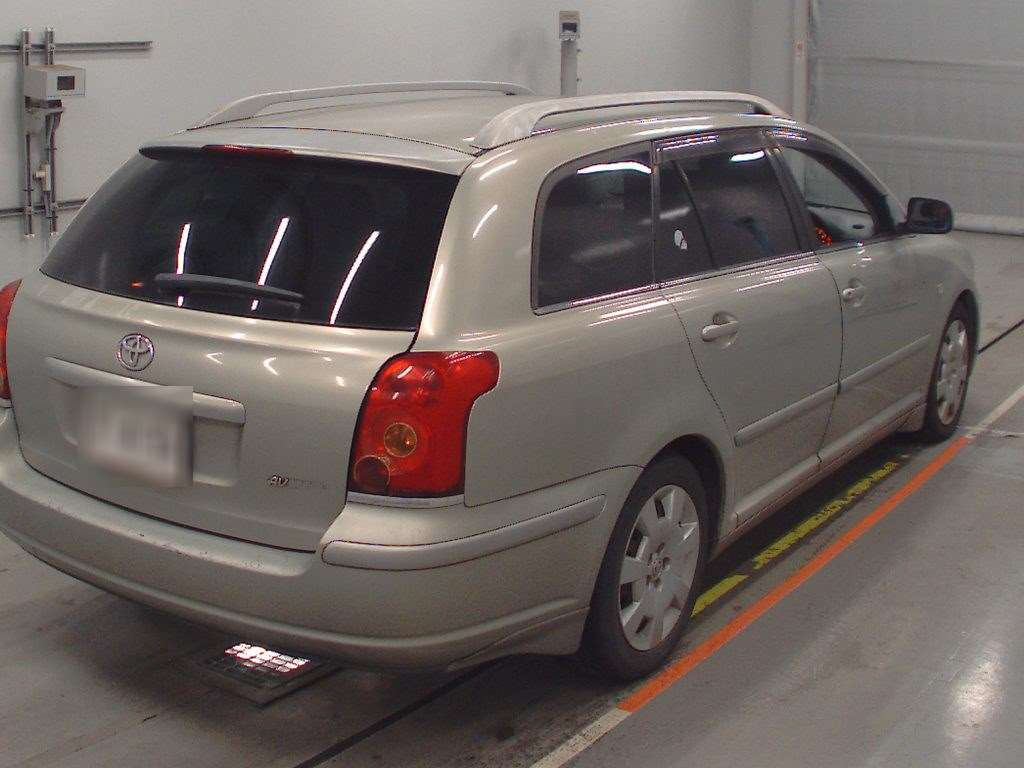 2004 Toyota Avensis Wagon AZT250W[1]