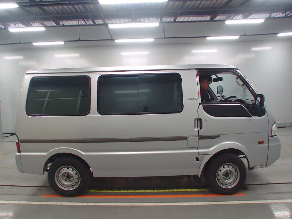 2011 Mazda Bongo Van SKP2M[2]