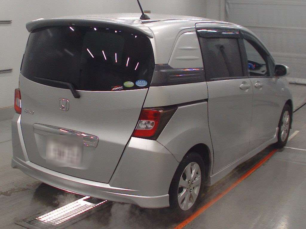 2010 Honda Freed Spike GB3[1]