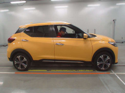 2021 Nissan KIX