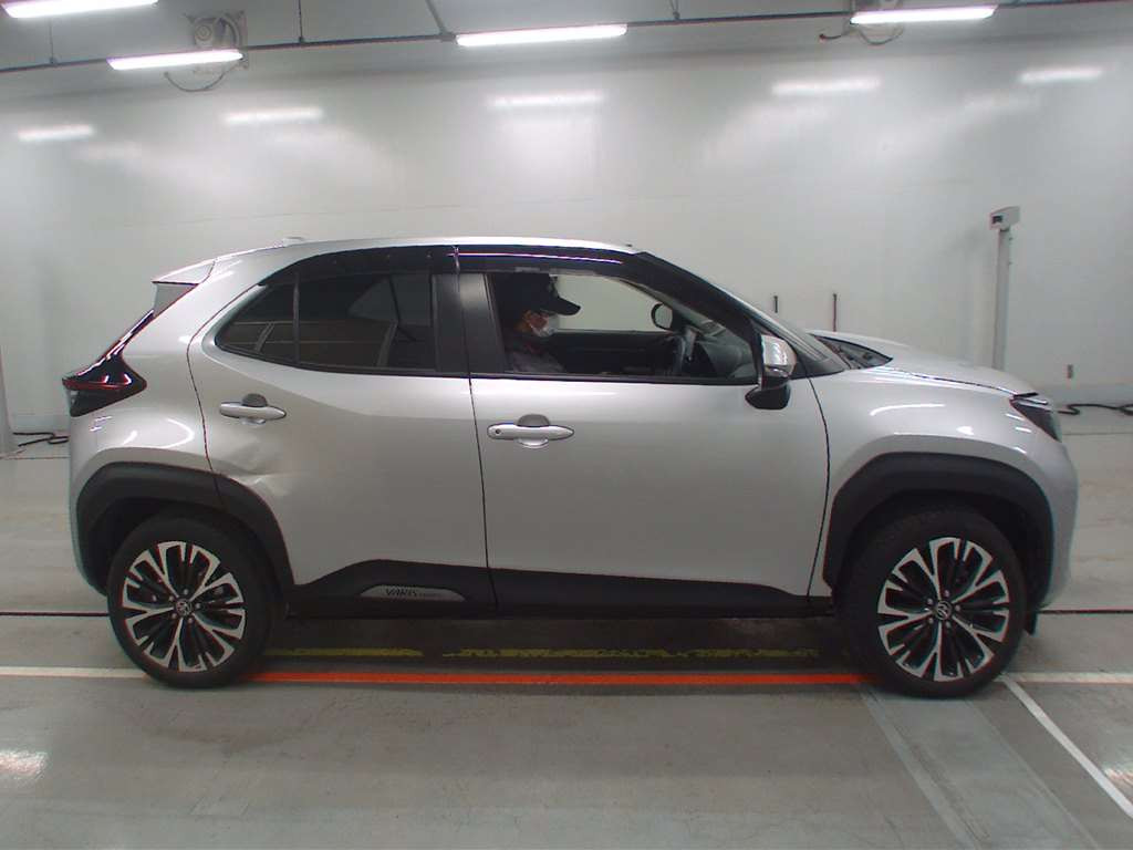 2022 Toyota YARIS CROSS MXPJ10[2]