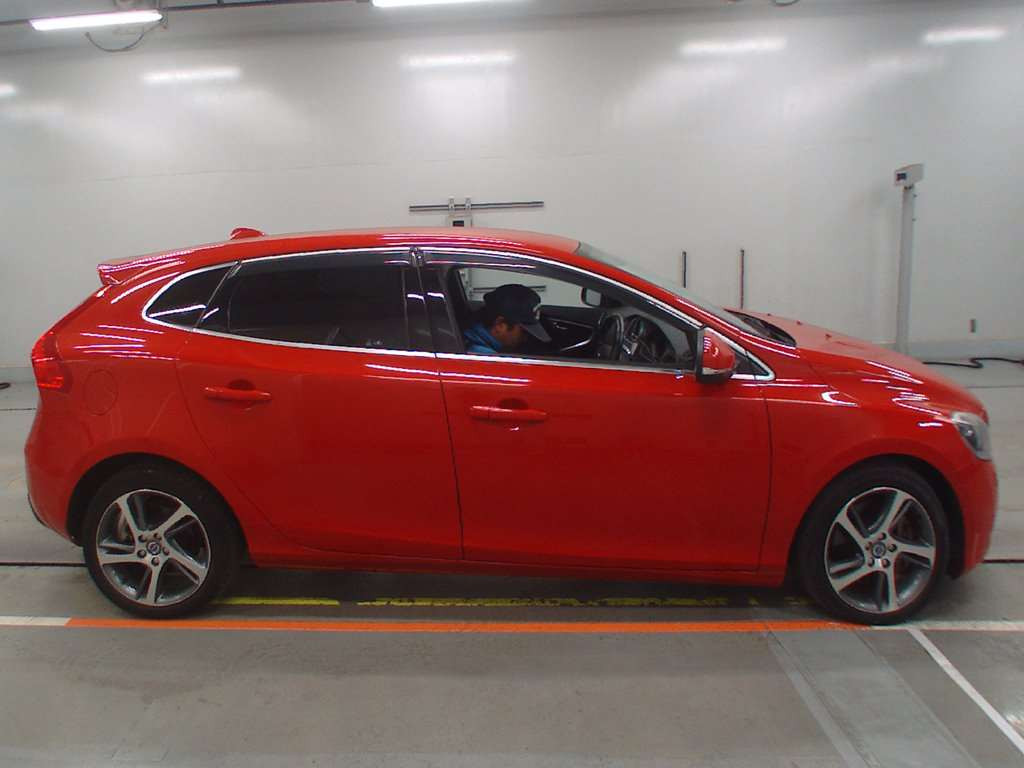 2015 Volvo V40 MD4204T[2]