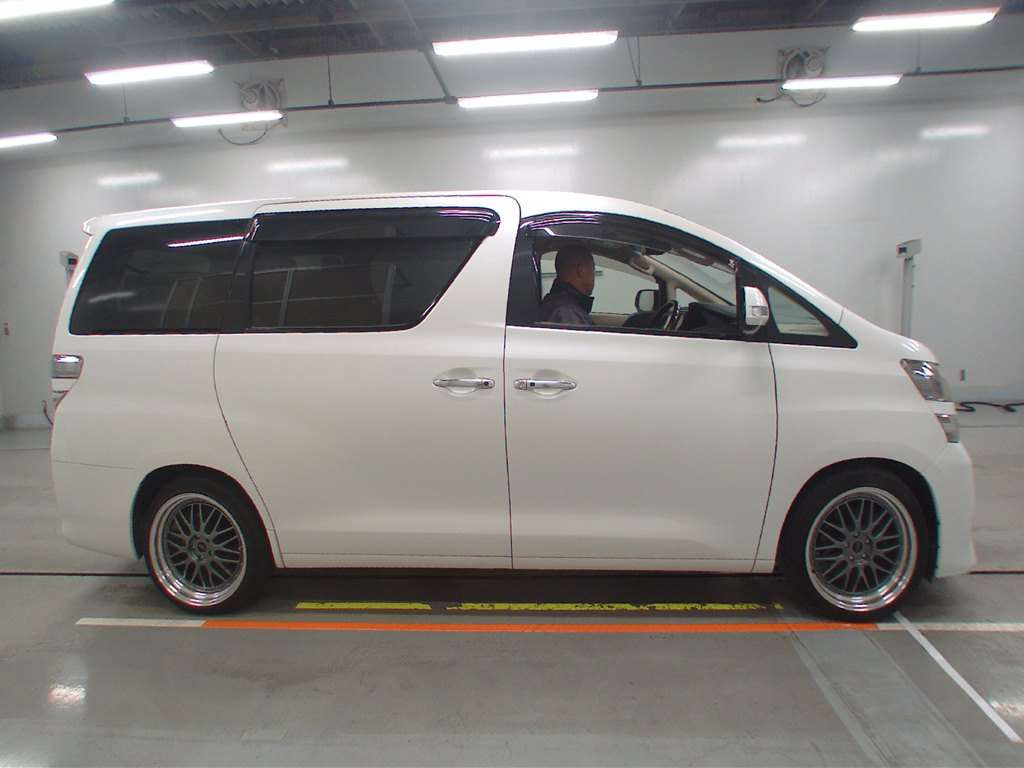 2012 Toyota Vellfire ANH20W[2]