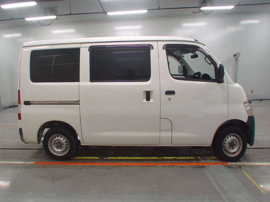 2015 Toyota Townace Van S402M[2]