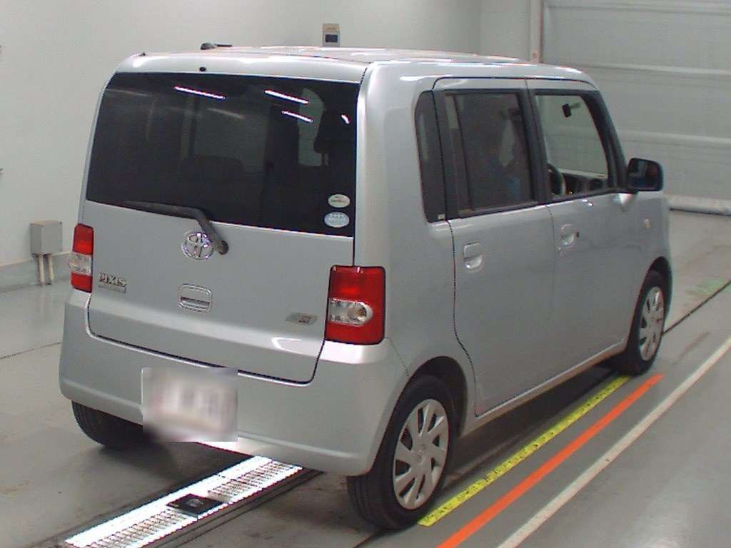 2011 Toyota Pixis Space L575A[1]