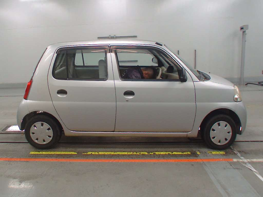 2007 Daihatsu Esse L235S[2]