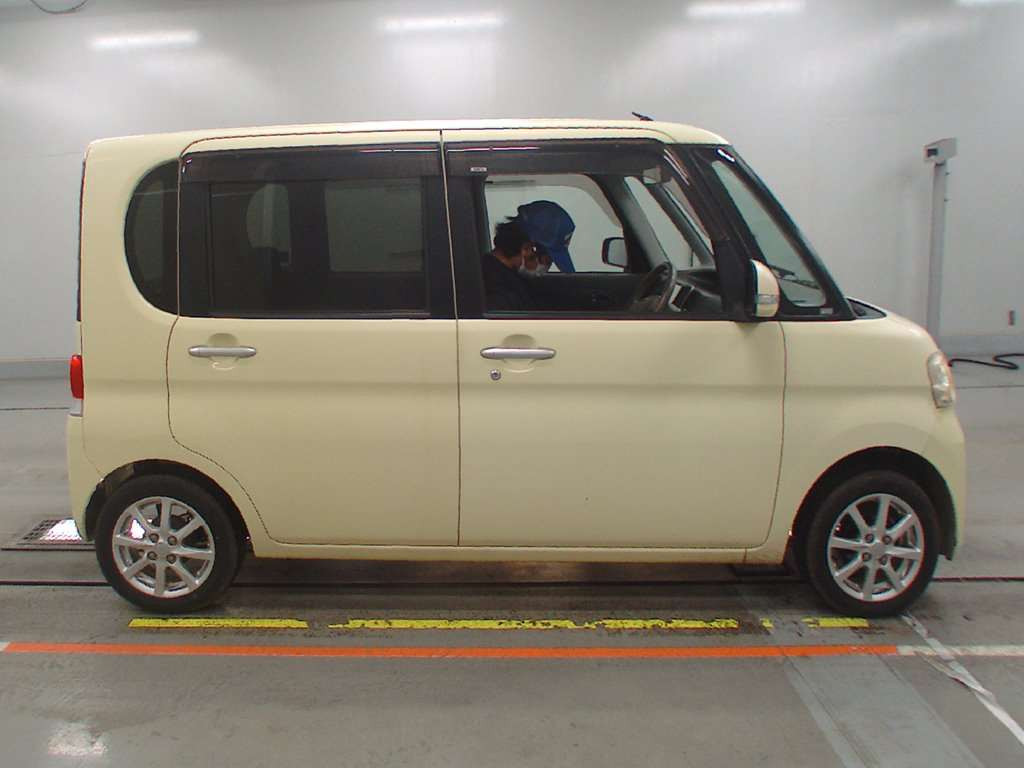 2011 Daihatsu Tanto L375S[2]