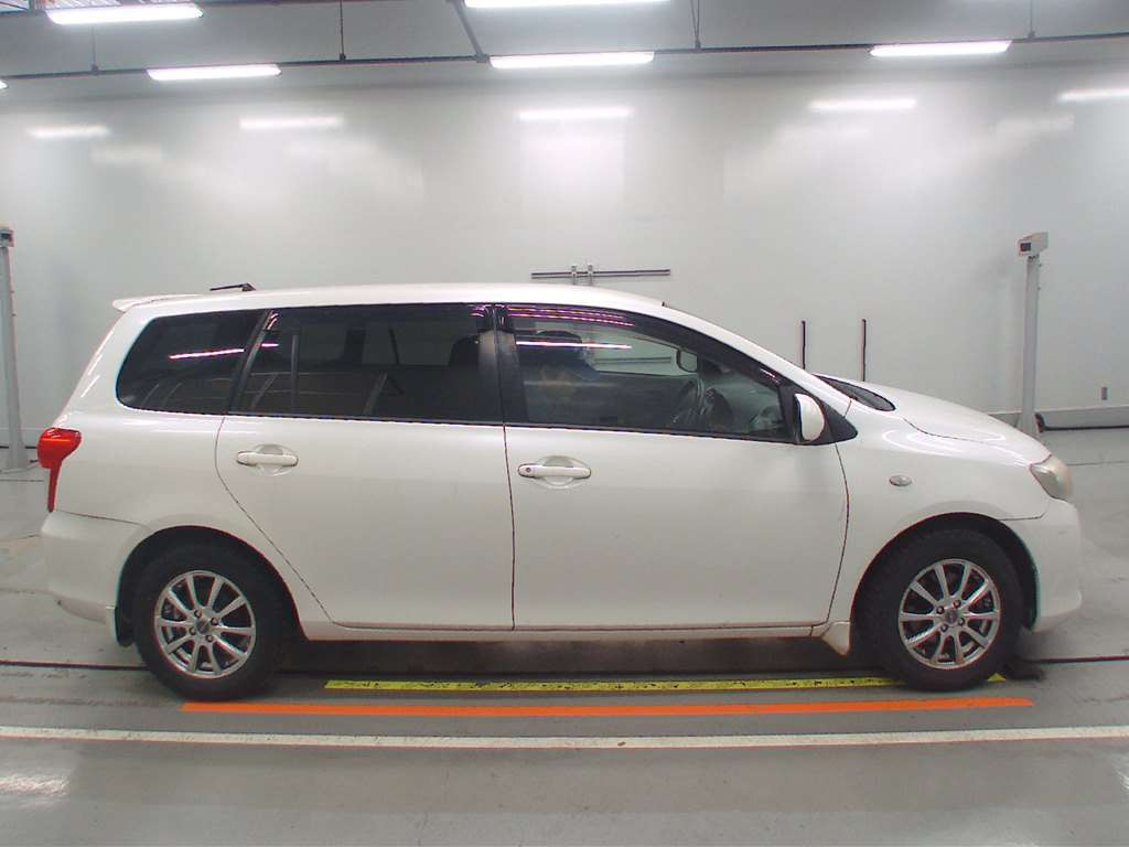 2010 Toyota Corolla Fielder NZE141G[2]