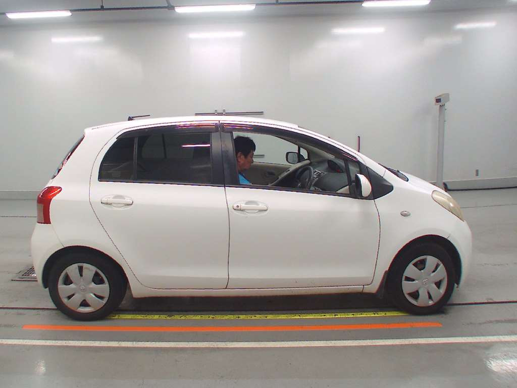 2007 Toyota Vitz SCP90[2]