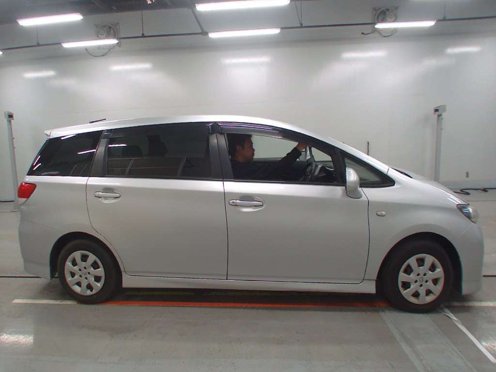 2012 Toyota Wish ZGE20G[2]