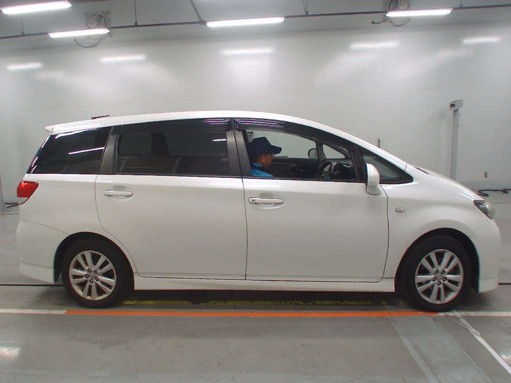 2011 Toyota Wish ZGE20W[2]