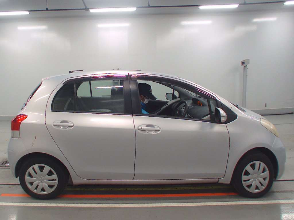 2010 Toyota Vitz KSP90[2]