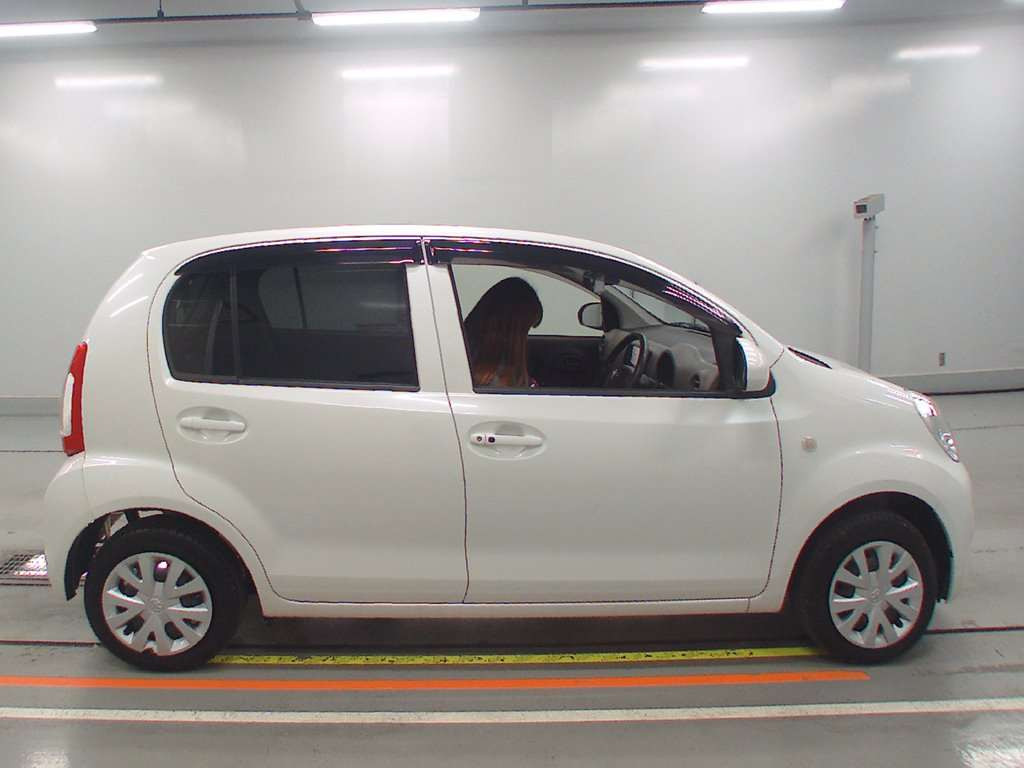 2014 Toyota Passo KGC30[2]