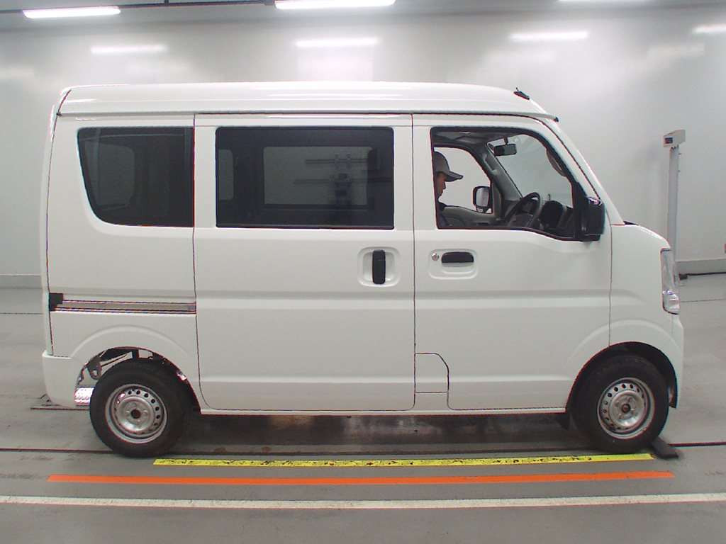 2023 Nissan NV100 Clipper DR17V[2]