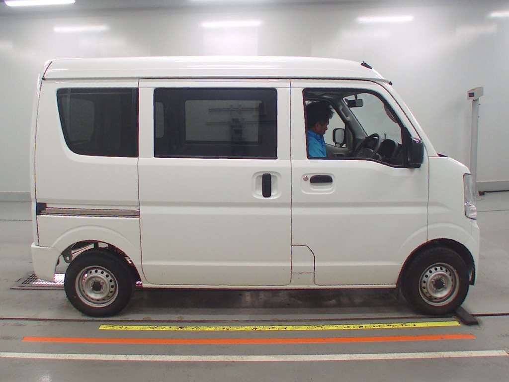 2023 Nissan NV100 Clipper DR17V[2]