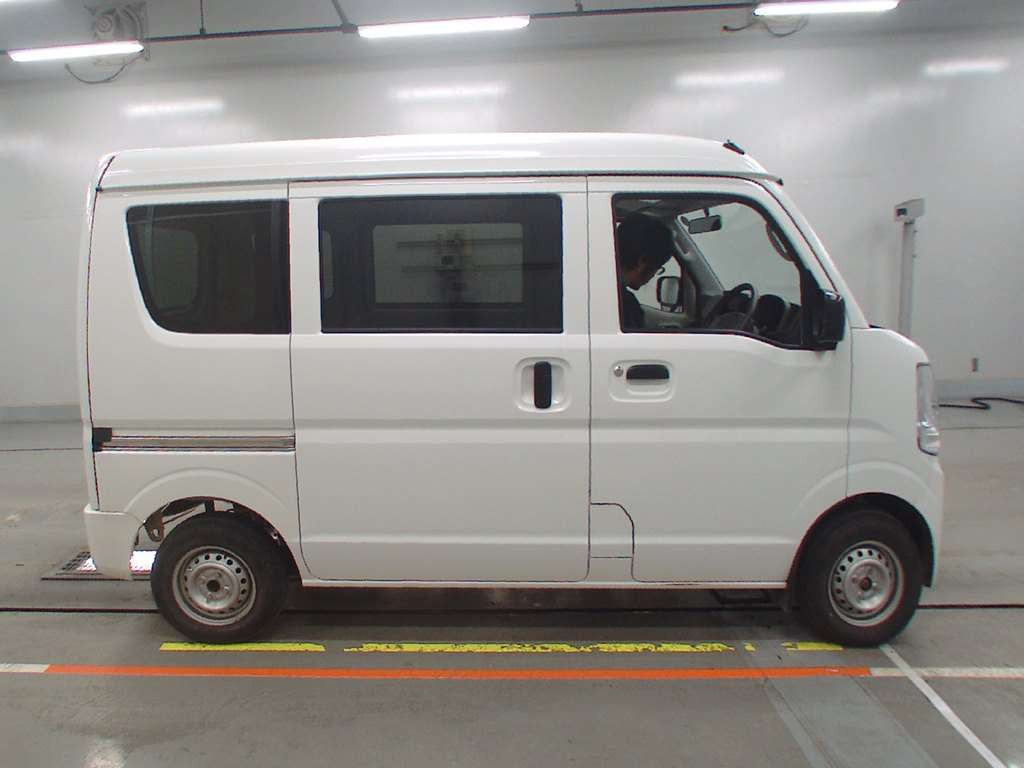 2023 Nissan NV100 Clipper DR17V[2]