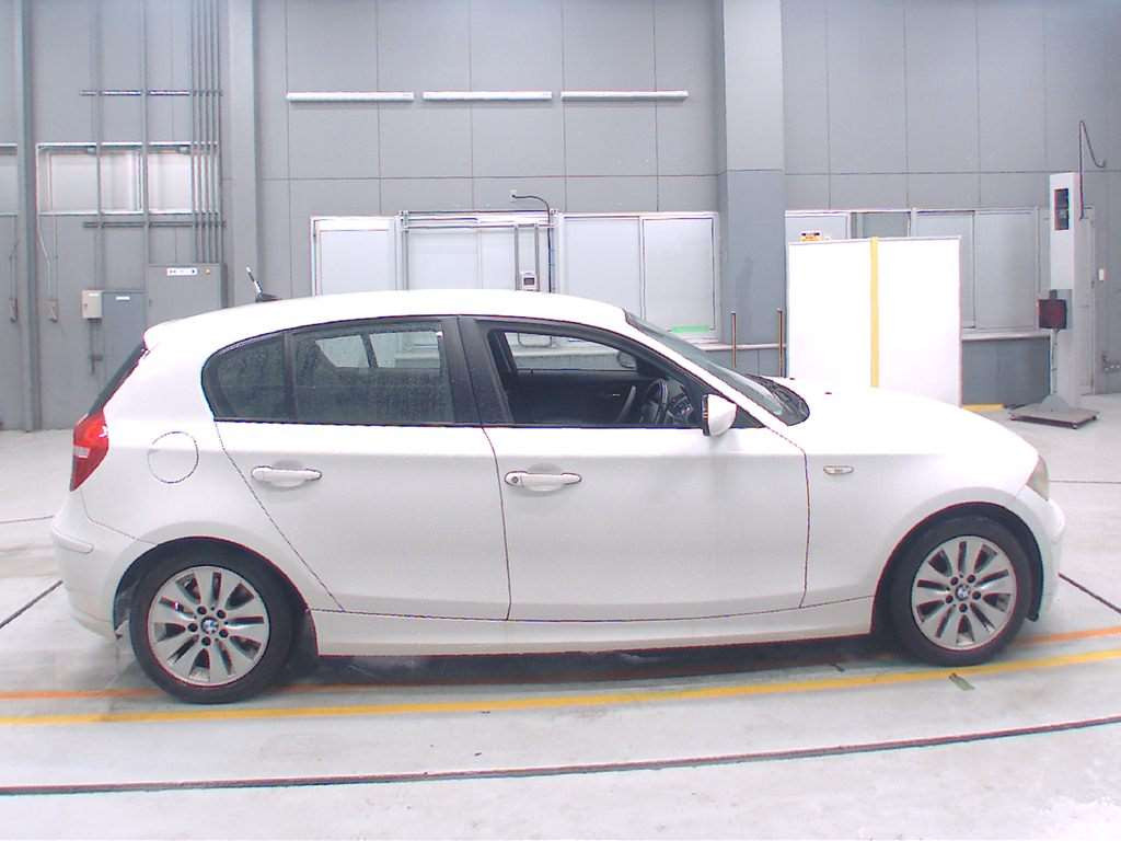 2009 BMW 1 Series UE16[2]