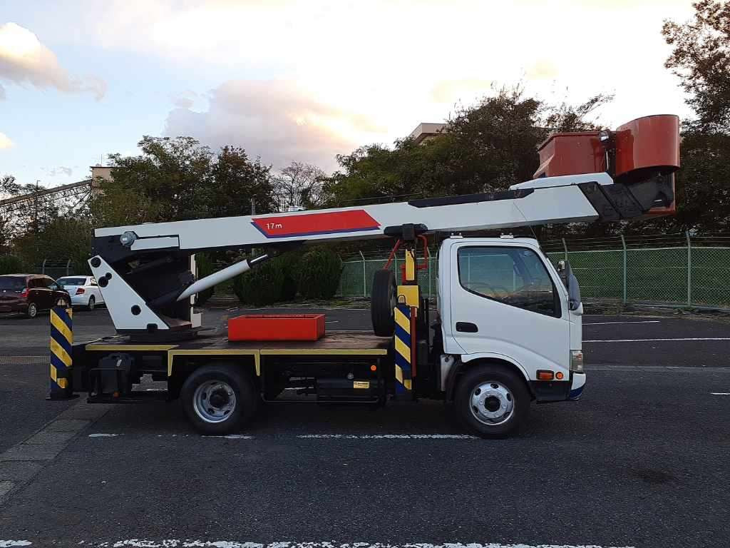 2012 Hino DUTRO XZU640F[2]