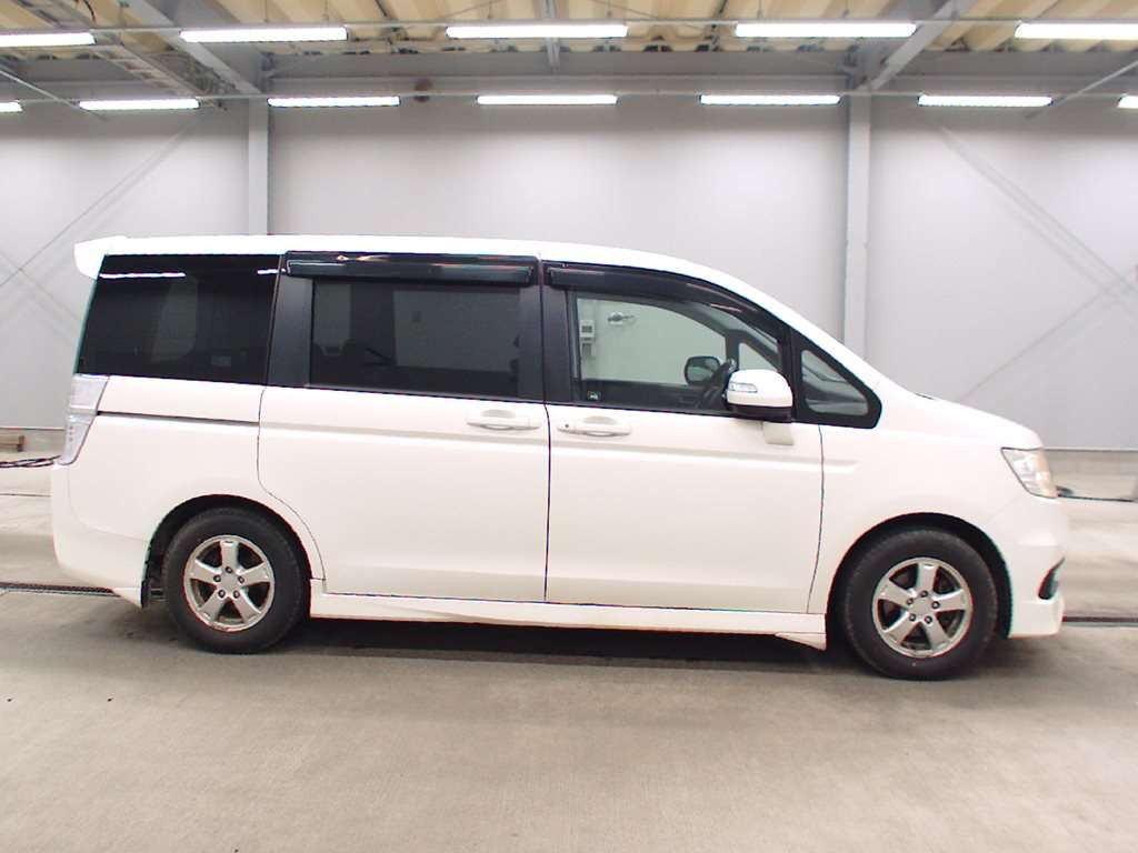 2010 Honda Step WGN Spada RK5[2]