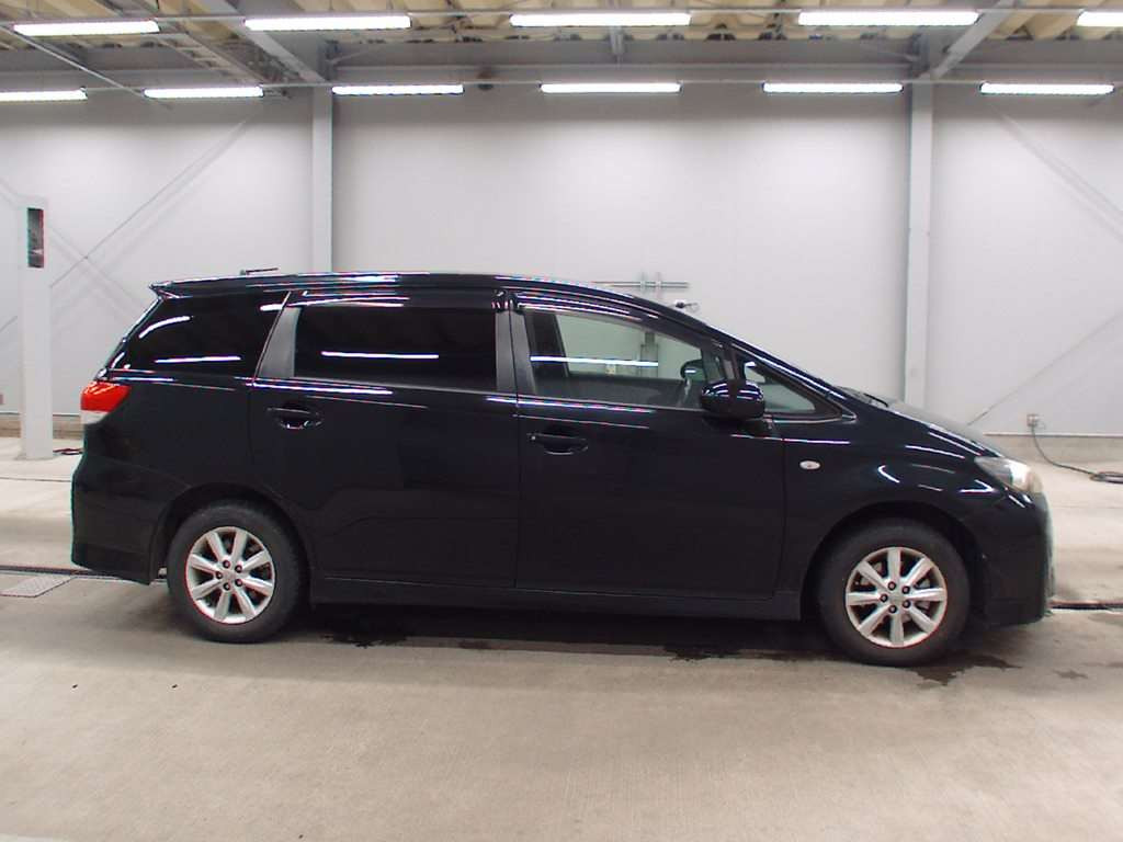 2010 Toyota Wish ZGE25W[2]