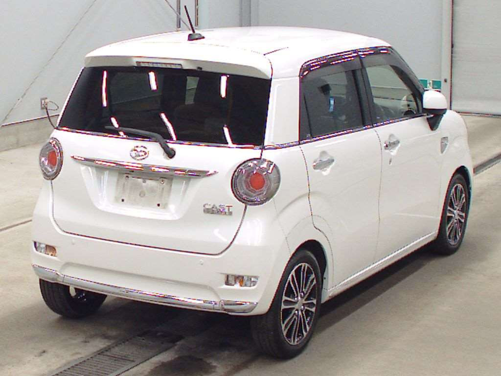 2015 Daihatsu Cast LA250S[1]