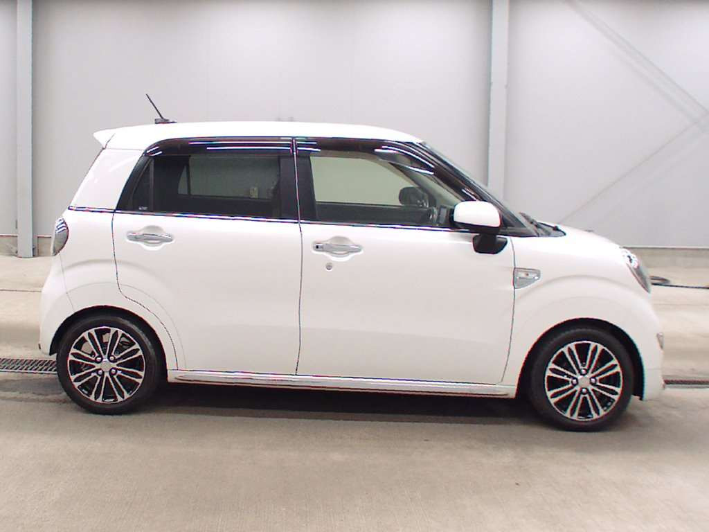 2015 Daihatsu Cast LA250S[2]