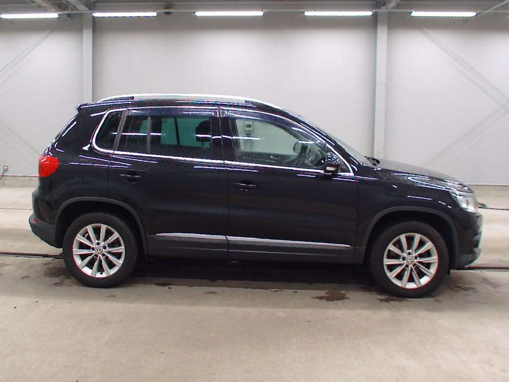 2013 Volkswagen Tiguan 5NCTH[2]