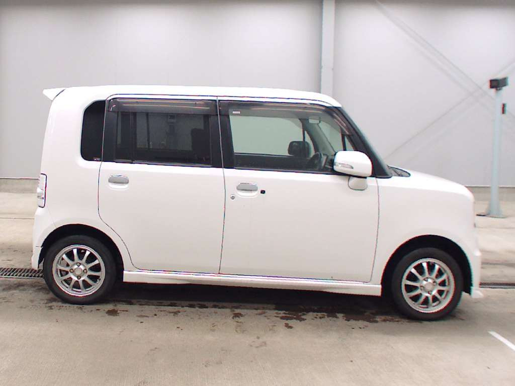 2012 Toyota Pixis Space L585A[2]