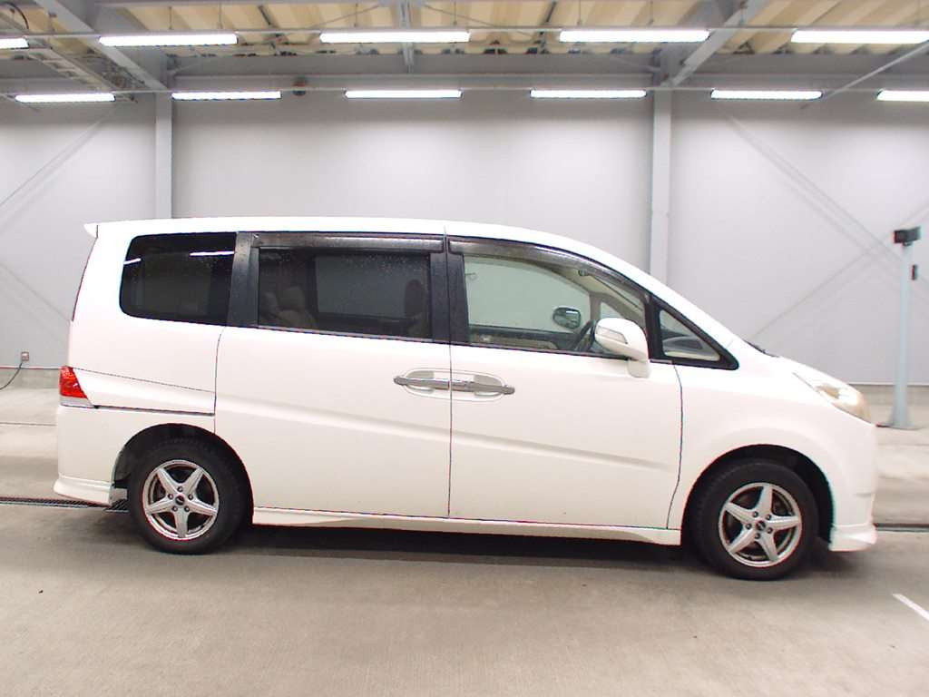 2005 Honda Step WGN RG2[2]