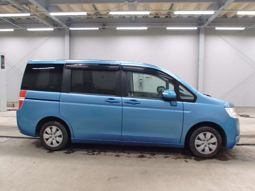 2010 Honda Step WGN RK1[2]