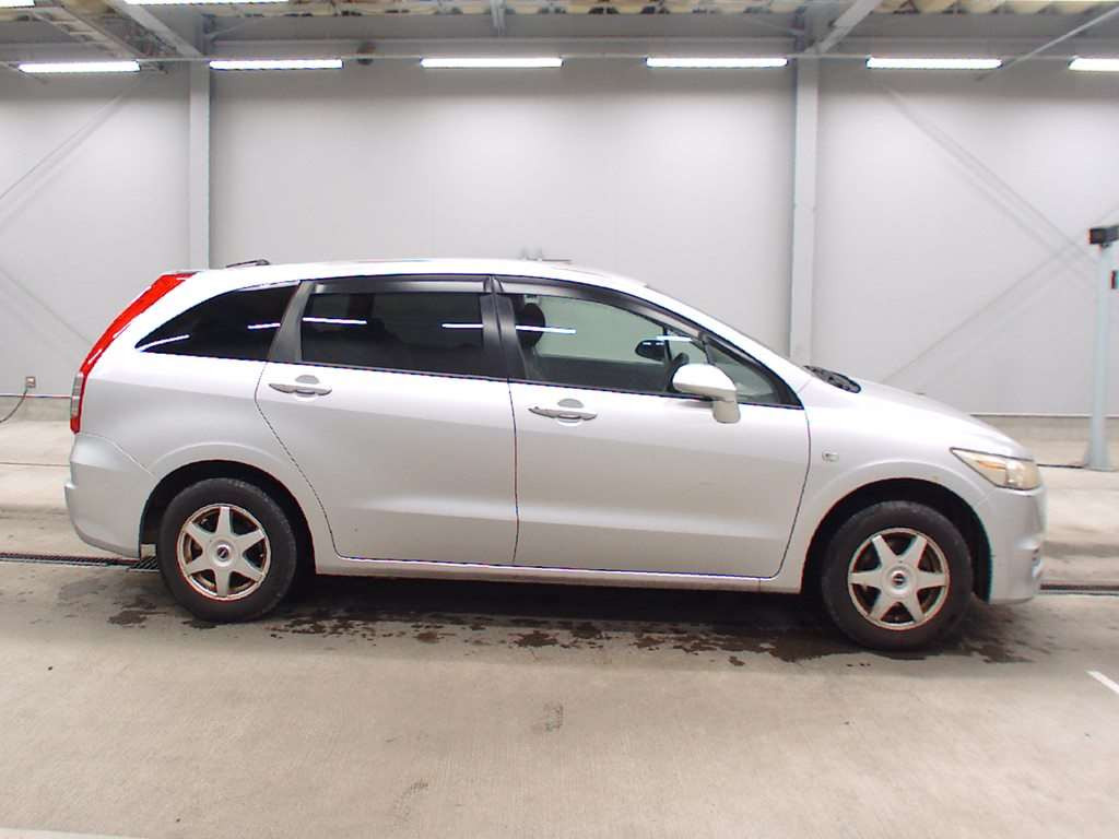 2006 Honda Stream RN7[2]