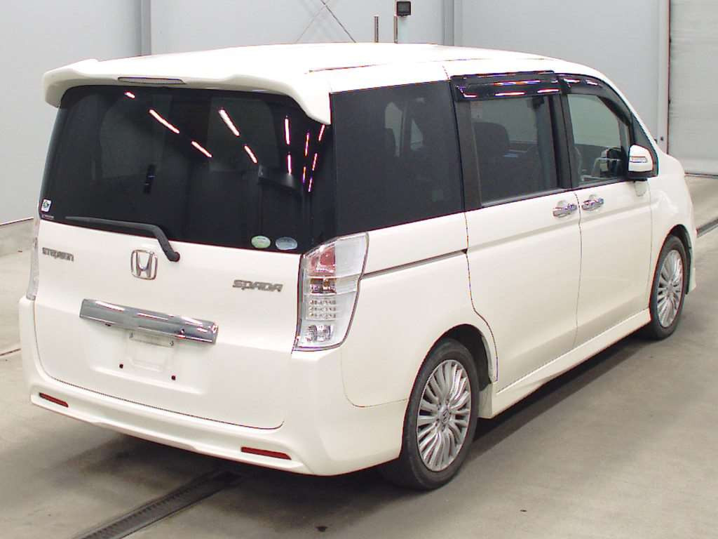 2011 Honda Step WGN Spada RK5[1]