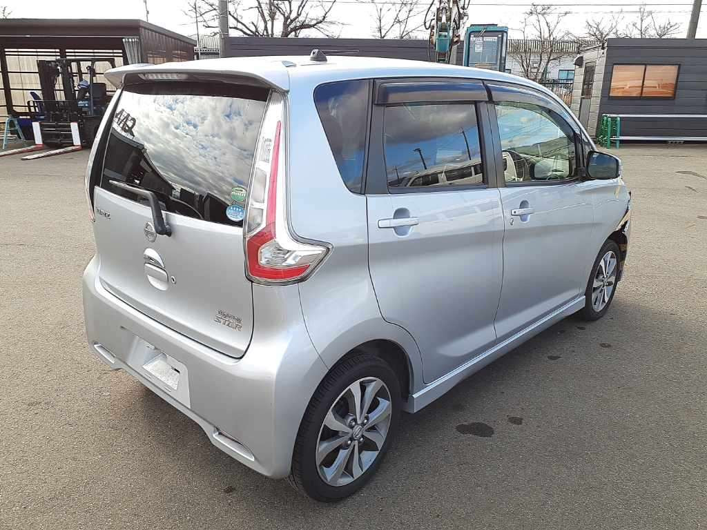 2017 Nissan DAYZ B21W[1]