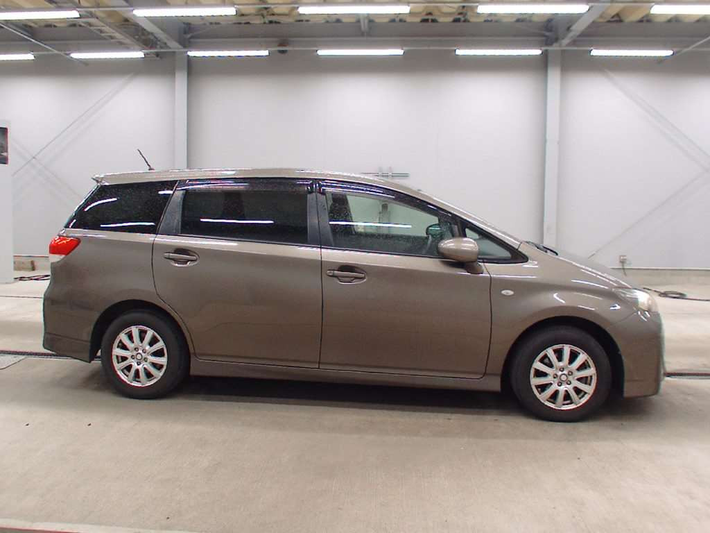 2010 Toyota Wish ZGE20W[2]