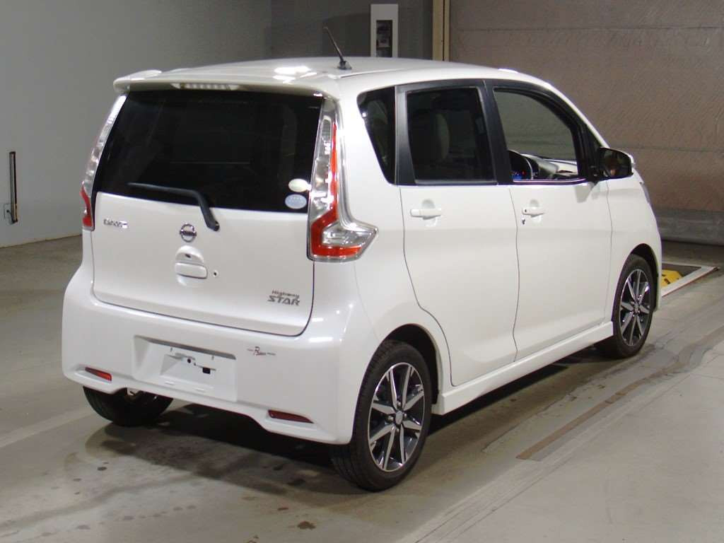 2018 Nissan DAYZ B21W[1]