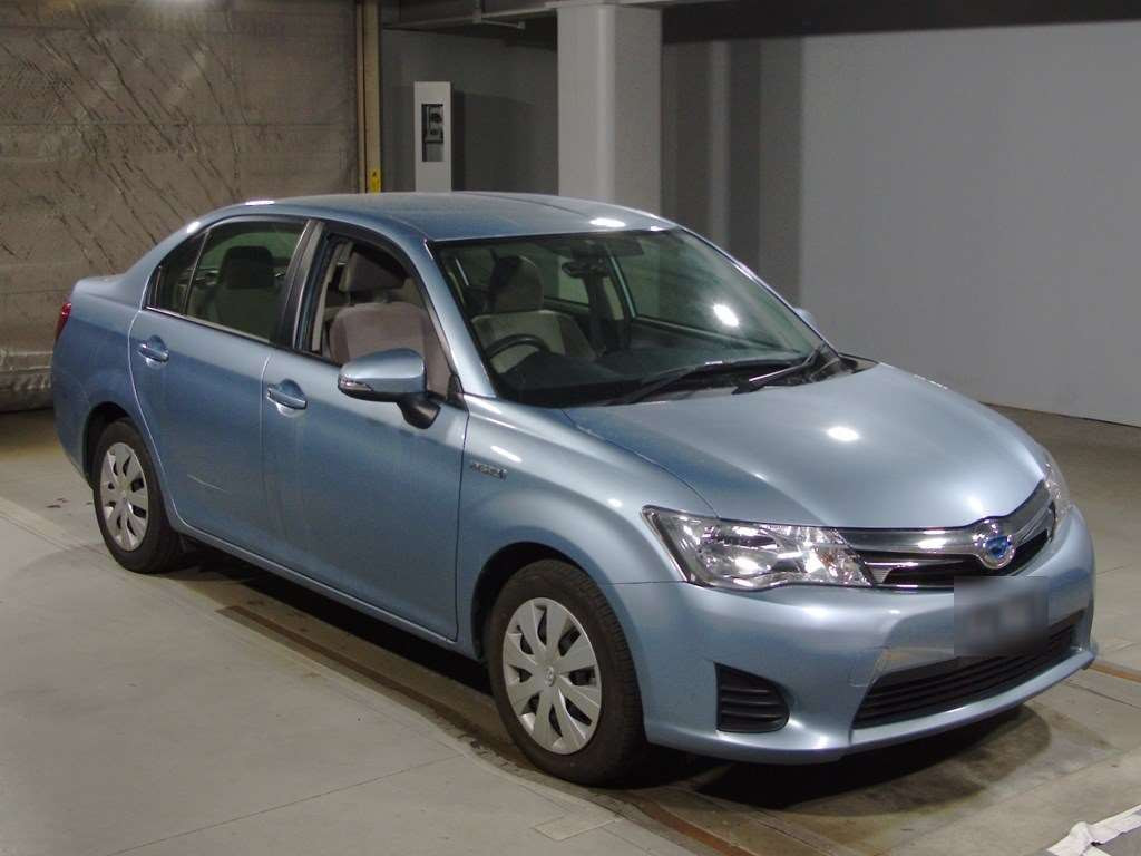 2013 Toyota Corolla Axio NKE165[2]