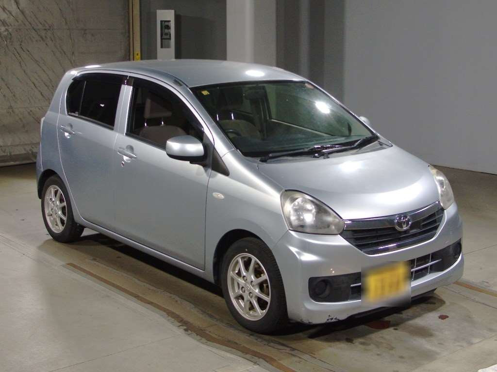 2014 Toyota Pixis Epoch LA300A[2]