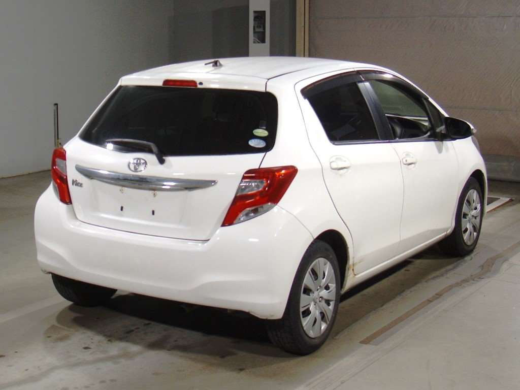 2014 Toyota Vitz NSP130[1]