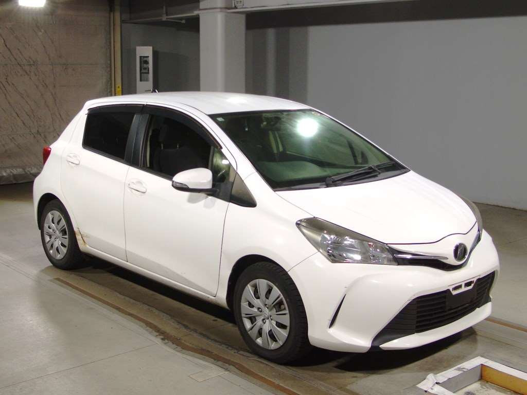 2014 Toyota Vitz NSP130[2]