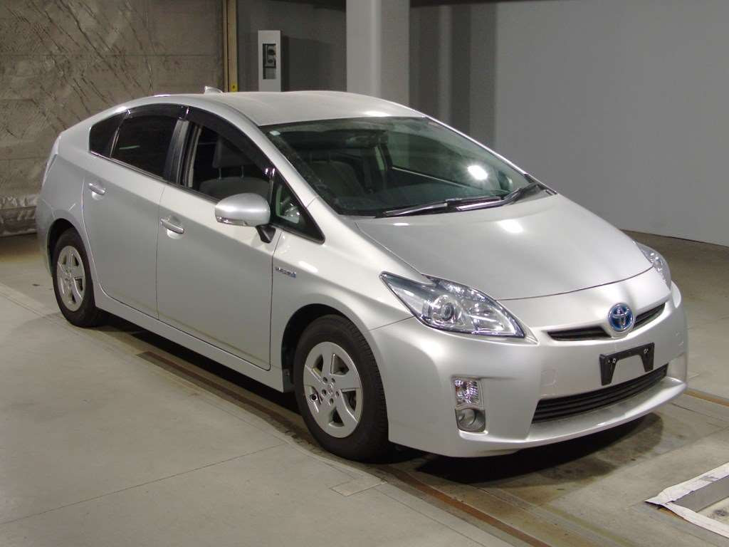 2010 Toyota Prius ZVW30[2]